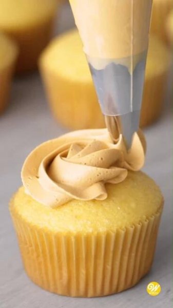 Obsahuje obrázek: How to Make a Fall Cupcake Wreath Cake
