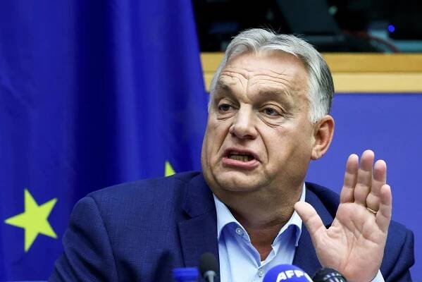 Patrioti přejí Babišovi brzké uzdravení. Stejně vyhraje volby, hlásí Orbán
