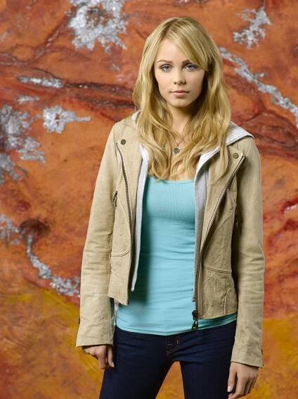 V - Promo - Laura Vandervoort