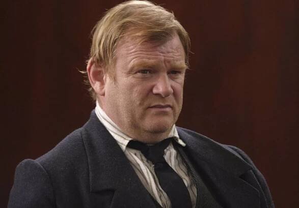 Brendan Gleeson je kromě filmu Vesnice známý i jako Moody z Harryho Pottera.