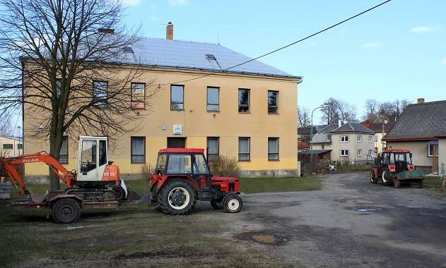 Soubor:Hlinsko, Blatno, old school.jpg – Wikipedie