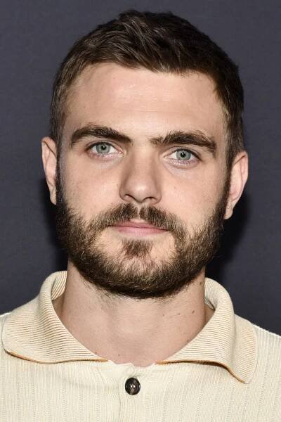 Alex Roe herec