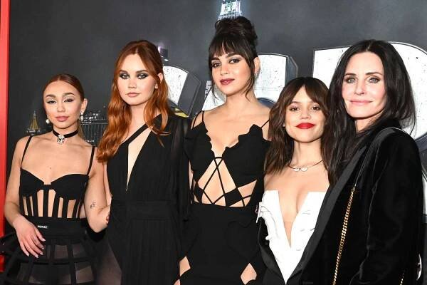 Devyn Nekoda, Liana Liberato, Melissa Barrera, Jenna Ortega and Courteney Cox attend the Global Premiere of Paramount Pictures and Spyglass Media Group's 