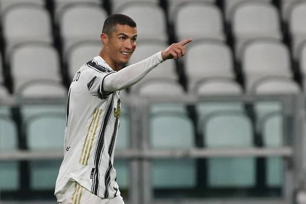 Ronaldo vystřílel výhru hattrickem! Inter zvládl už sedmý zápas v řadě