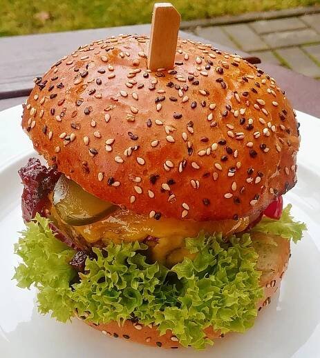 Hamburger se slaninovým džemem