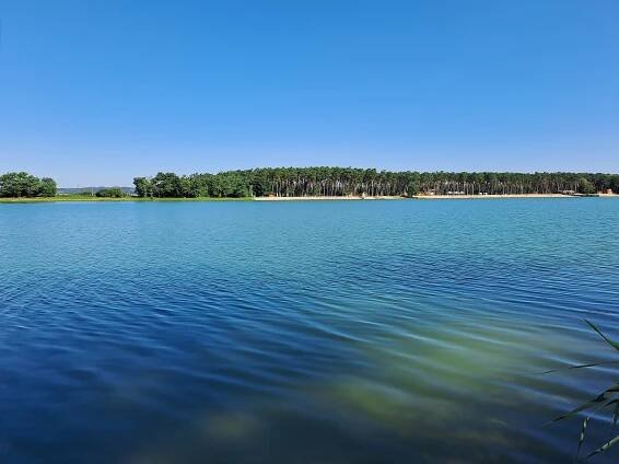 File:Jezero Lhota 2023-09-06 03.jpg - Wikimedia Commons