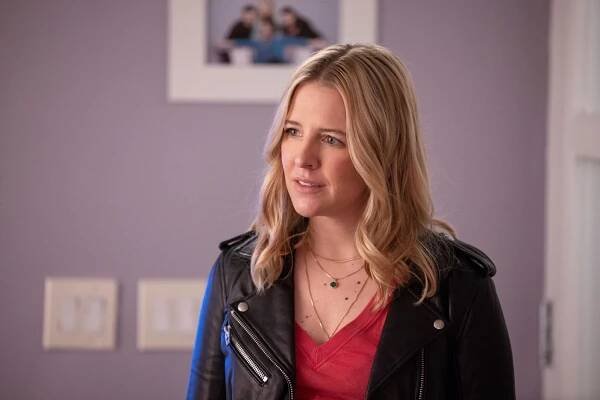 Heléne Yorke - The Other Two - Pat Gets an Offer to Host "Tic Tac Toe" - Z filmu