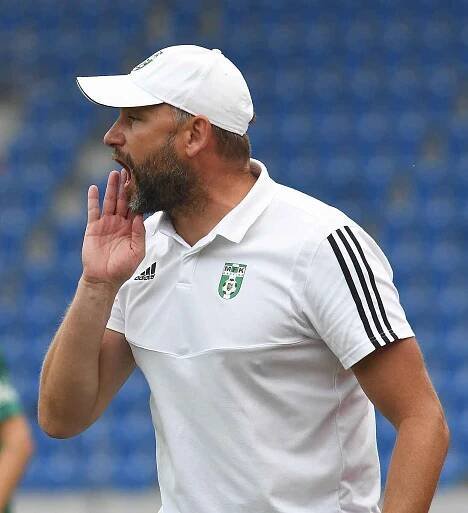 Fotbalisté Baníku Ostrava (v bílém) v generálce proti Karviné.