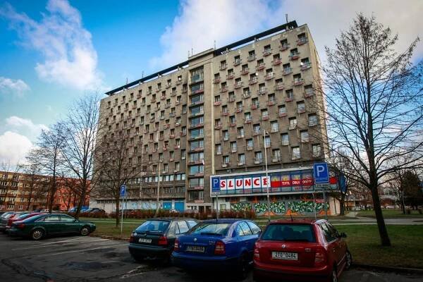 Krvavé drama v hotelovém domě Hlubina: pokus o dvojnásobnou vraždu svědků