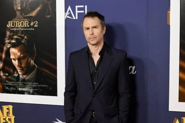 Herec Sam Rockwell si libuje v temných postavách. Jednu z nich ztvárnil i v thrilleru Zelená míle z roku 1999.