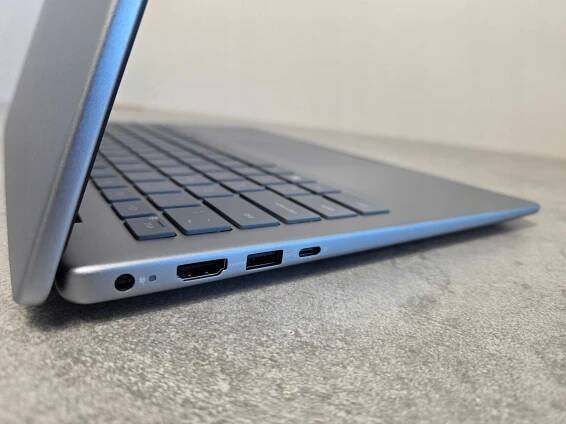 Notebook Dell Inspiron 14 5445 AMD Ryzen 7 8840U 32GB 1TB FHD+ Win11 Dotyk Rozlišení (px) 1920 x 1080
