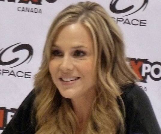 Julie Benz Biography - Facts, Childhood, Family Life & Achievements of Actress