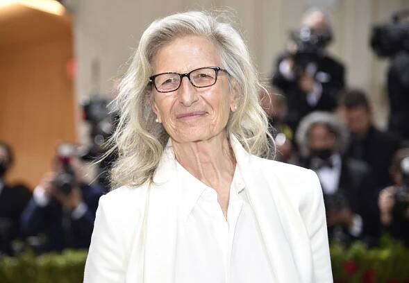 Pár hodín pred smrťou fotila nahého Lennona, tehotnú Demi Moore vyzliekla tiež a za fotky Zelenskej utŕžila tvrdú kritiku: Legendárna fotografka oslavuje
