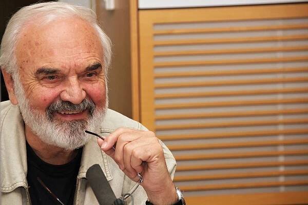 Autorem bestselleru roku je potřetí Zdeněk Svěrák, cenu dostal za knihu Po strništi bos