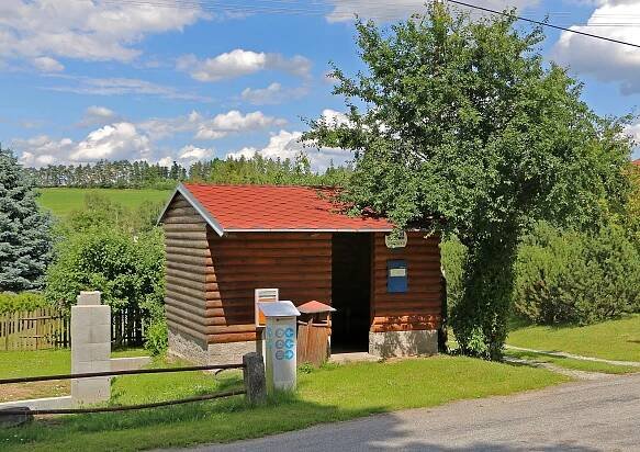 Soubor:Cerekvička-Rosice, Cerekvička, bus stop.jpg