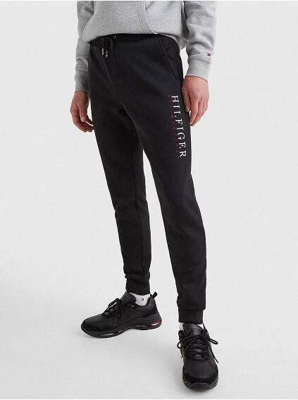 Černé pánské tepláky s nápisem Tommy Hilfiger