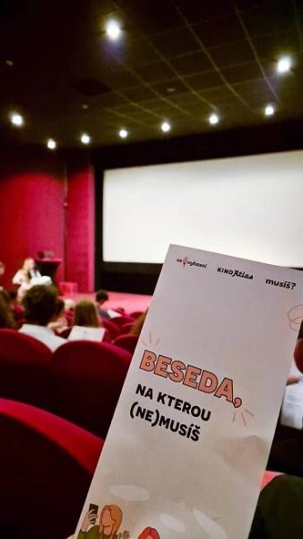 Vyprodané kino Atlas. Projekt „Musíš?“ pomáhá otevírat téma duševního zdraví mezi mladými lidmi – Katedra multimédií – Vysoká