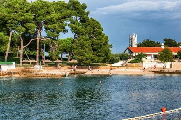 9. Resort Lanterna (apartmány s polopenzí)**