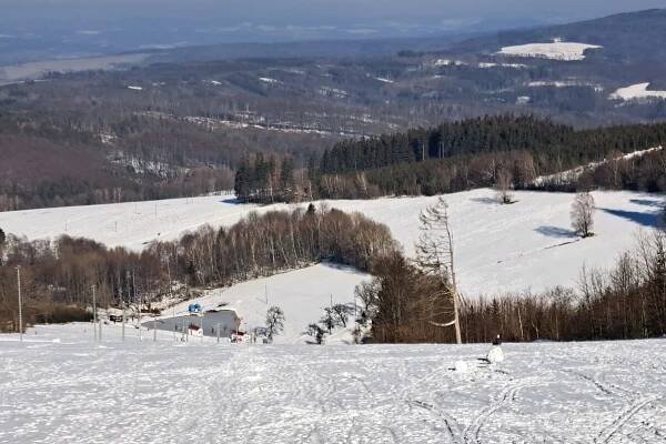 Na Lopatě jen na lopatě. Rozpaky milovníků zimních sportů v Bílých Karpatech - ZLIN.CZ