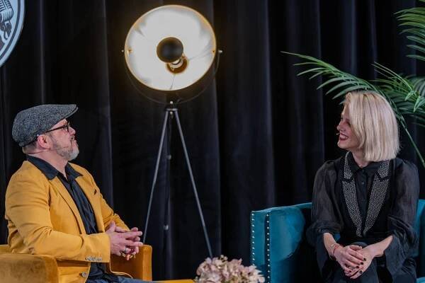 Talkshow U Aleše na střeše přivítala Janu Kratochvílovou s Jiřím Hrubešem, Lou Fanánka Hagena i Tondu Rauera