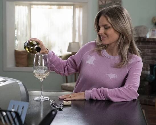 Huangovi v Americe - The Hand That Sits the Cradle - Z filmu - Chelsey Crisp