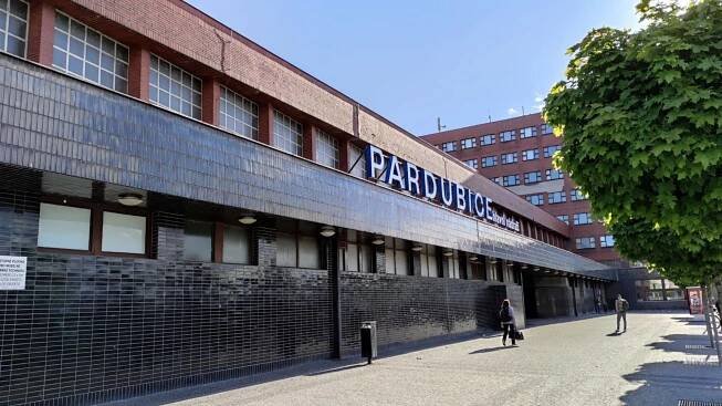 Pardubice hlavní nádraží - Informace, obchody, parkování