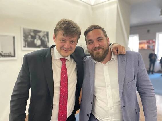 Poslanci Radek Holomčík a Tomáš Vymazal krátce po schválení novely. Foto: Archiv Tomáše Vymazala