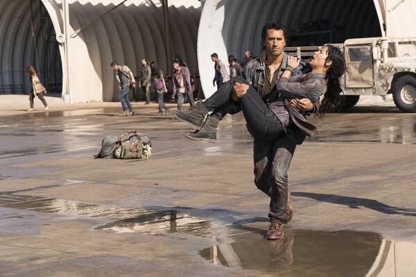 Živí mrtví: Počátek konce - Oko pozorovatele - Z filmu - Cliff Curtis, Danay Garcia
