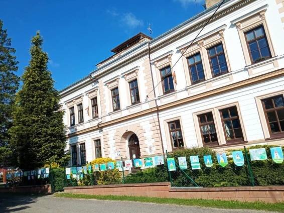 Galerie na plotě - Oficiální stránky ZŠ a MŠ Bílý Kostel nad Nisou
