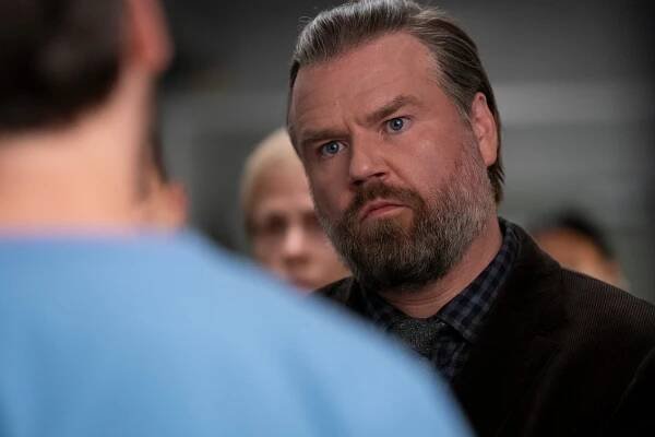 Nemocnice New Amsterdam - Nový normál - Z filmu - Tyler Labine
