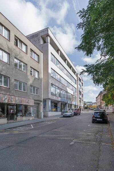 Dům služeb Družstva invalidů Služba Gottwaldov – Integra | Objekty | Zlínský architektonický manuál