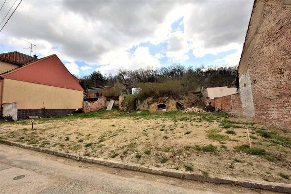 Prodej pozemku, 1.351 m2 pro výstavbu RD v obci Milovice u Mikulova - Reality Rajhrad