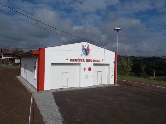 Předání hasičské zbrojnice ve Ždírci 2014 - Oficiální stránky obce Ždírec