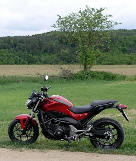 Honda NC750S | Katalog motocyklů a motokatalog na Motorkáři.cz