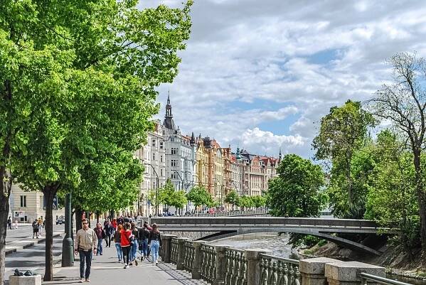 Praha zelenější než Paříž! Každý Pražan "má" 180 m2 zeleně a stále jí přibývá - MůjLife.cz