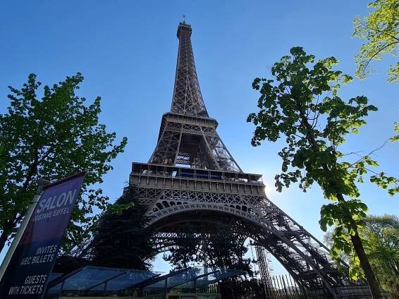 Nepřípustná zastávka na mém pařížském turné LA TOUR EIFFEL