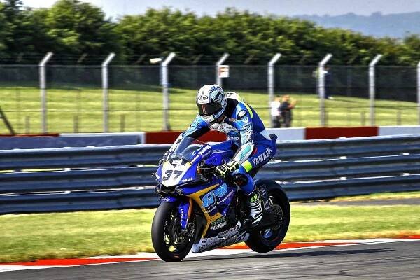 Ondřej Ježek, jediný český jezdec mistrovství světa superbiků si z Donington Parku, kde se odehrála 6. série závodů, odváží adrenalinové zážitky, ale také víru v další pozitivní vývoj sezony.