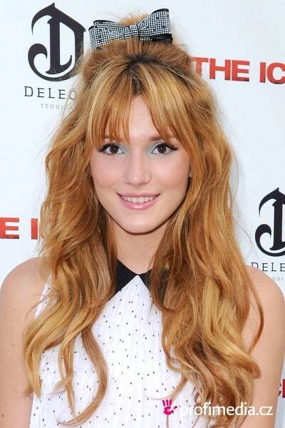 Bella Thorne - celebrity účes - HappyHair