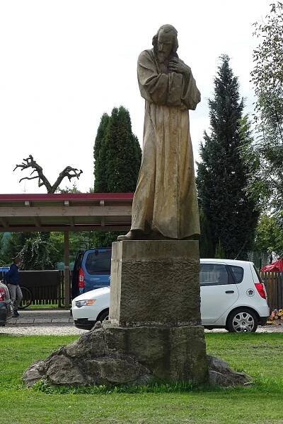 Soubor:Socha Mistra Jana Husa v Dobříkově.jpg