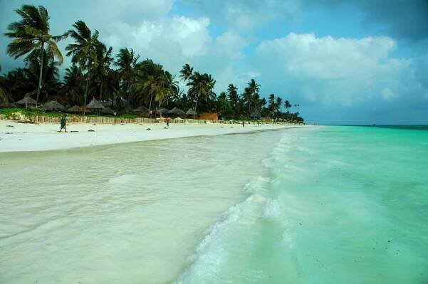 Zanzibar beachlife © Jono Vernon-Powell