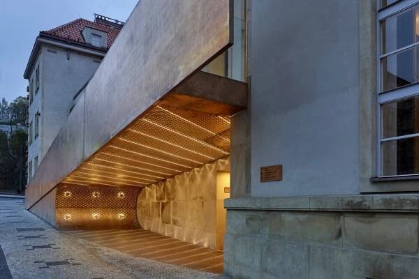 Fotka: Galerie Kunsthalle Praha se nachází nedaleko Pražského hradu