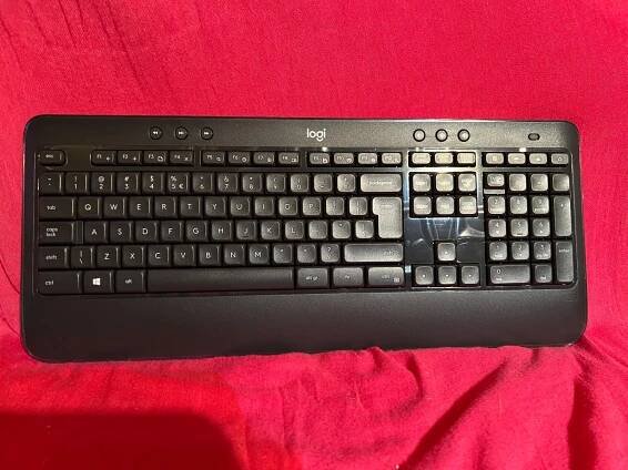 Bezdrátová usb klávesnice  - Vstupní zařízení k PC