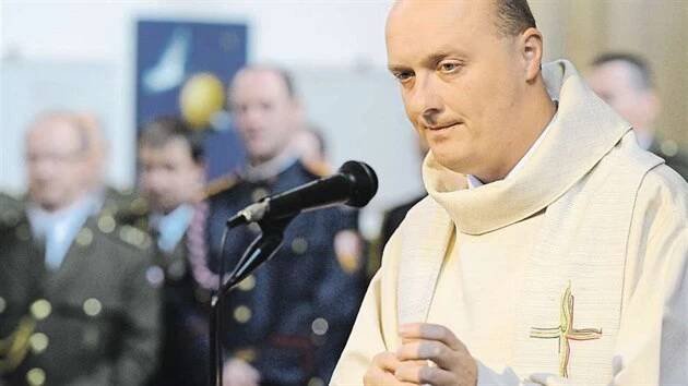 Jaroslav Knichal působí jako kaplan v armádě už 13 let, hlavním kaplanem je rok a půl.