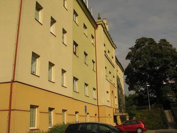 Městské byty v Kolíně nutně potřebují opravy, některé střechy jsou jak síto