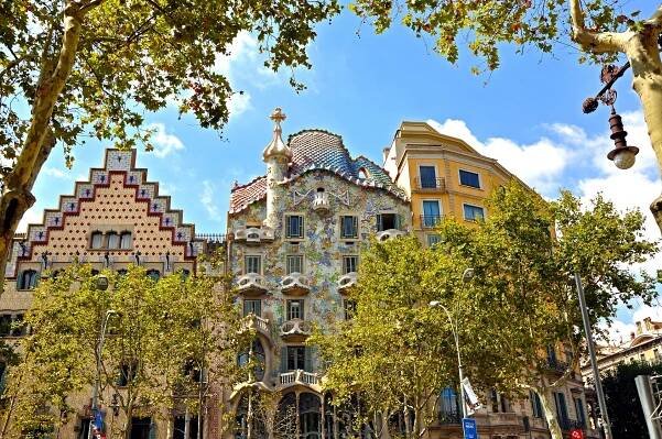 Best of Barcelona: Gaudí, nejlepší bar na světě i michelinské restaurace – Luxury Travel Digest