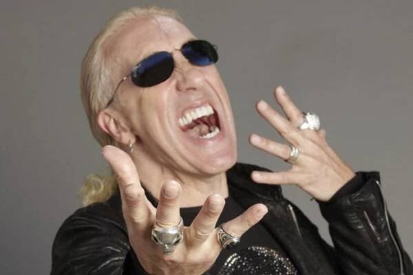 Jako hurikán, ale trošku víc heavy. Dee Snider jede na vlně