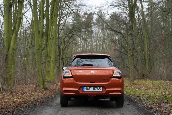 Test Suzuki Swift s pohonem předních i všech kol: Charakterně staromódní všeuměl