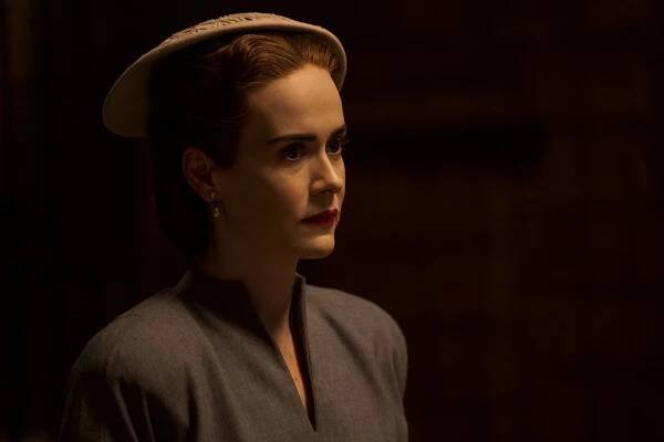 Ratchedová - Mildred a Edmund - Z filmu - Sarah Paulson