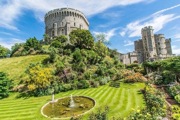 http://www.momentoflife.com/walkthrough/windsor-castle-walkthrough-england/