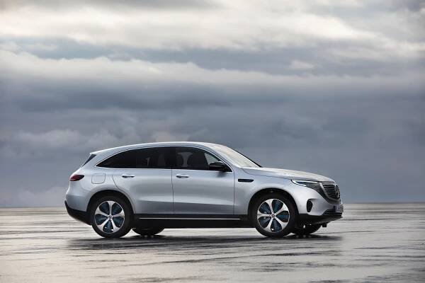 Mercedes-Benz EQC: Podrobné specifikace vozidel & Interaktivní nástroj pro srovnání